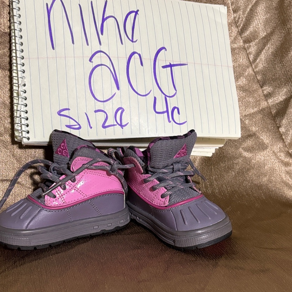 Nike ACG Kids Sneakers - Pink and Purple